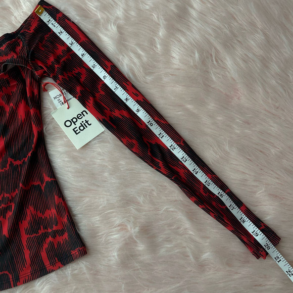 NWT - OPEN EDIT Off The Shoulder Cutout Top in Red Bloom - Size XS - Picture 8 of 10